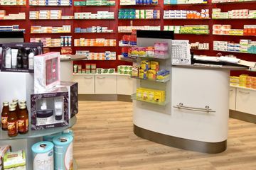 Innenbereich der Hildegardis Apotheke in Trier